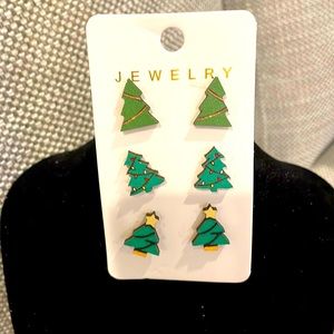 Wooden Christmas tree earrings!!